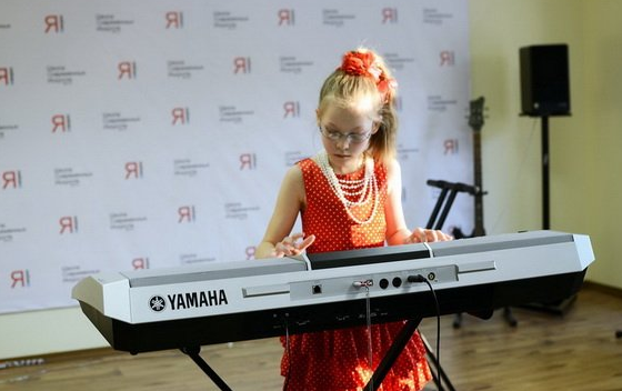 Обучение игре на синтезаторе. Подарочные сертификаты Ultra Подарки Томск. Купить оригинальный подарок или подарочный сертификат на Обучение игре на синтезаторе. Сервис UltraPodarki.ru Томск 8 800 505 95 30. 