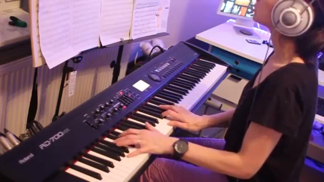 Обучение игре на синтезаторе. Подарочные сертификаты Ultra Подарки Томск. Купить оригинальный подарок или подарочный сертификат на Обучение игре на синтезаторе. Сервис UltraPodarki.ru Томск 8 800 505 95 30. 