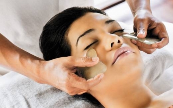 Гуаша лица. Подарочные сертификаты Ultra Подарки Томск. Купить оригинальный подарок или подарочный сертификат на Гуаша лица. Сервис UltraPodarki.ru Томск 8 800 505 95 30. 