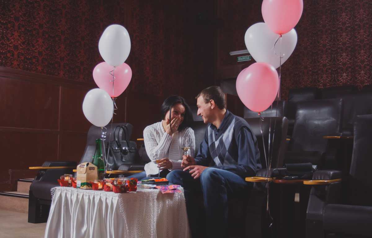 Романтическое свидание в кинотеатре в Томске