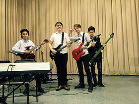 Обучение игре на гитаре для детей. Подарочные сертификаты Ultra Подарки Томск. Купить оригинальный подарок или подарочный сертификат на Обучение игре на гитаре для детей. Сервис UltraPodarki.ru Томск 8 800 505 95 30. 