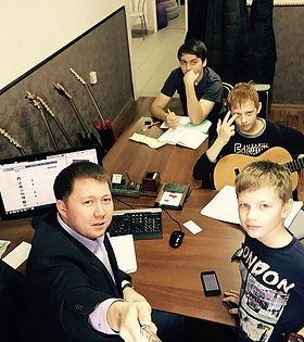 Обучение игре на гитаре для детей. Подарочные сертификаты Ultra Подарки Томск. Купить оригинальный подарок или подарочный сертификат на Обучение игре на гитаре для детей. Сервис UltraPodarki.ru Томск 8 800 505 95 30. 