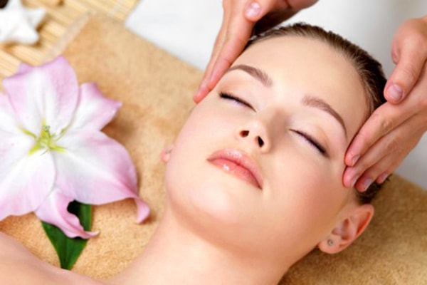 СПА процедура "Массаж лица ручной". Ultra Подарки Томск. Подарите любимой, маме, сестре или подруге, наш подарочный сертификат на СПА процедуру "Массаж лица ручной". Ultra Подарки Томск. 8 800-505-9503. ручной массаж лица, массаж лица томск, лучший массаж лица, спа массаж лица, массаж лица руками, массаж лица ручной