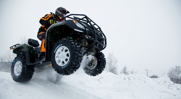 Прокат квадроциклов летом в Томске. Подарочные сертификаты Ultra Подарки. Закажите подарочный сертификат на прокат квадроциклов летом в Томске. Недорогой прокат квадроциклов в подарок для мужчин или парней на день рождения и юбилей. Езда на квадроциклах в летнее время - наслаждение активным отдыхом с друзьями. Сервис UltraPodarki.ru 8 800 505 95 30. Квадроцикл, катание на квадроциклах, прокат квадроциклов, езда на квадроцикле, прокат квадроциклов Томск, катание на квадроциклах летом, катание на квадроциклах осенью, катание на квадроциклах летом, катание на квадроциклах зимой, сертификат на катание на квадроциклах
