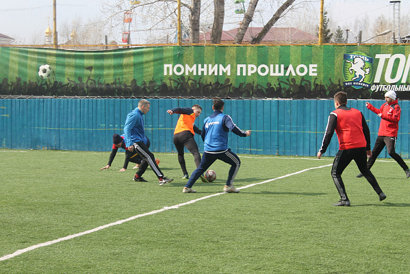 Занятия в футбольной школе для взрослых в Томске. Подарочные сертификаты Ultra Подарки. Купить оригинальный подарок или подарочный сертификат на Занятия в футбольной школе для взрослых в Томске. Сервис UltraPodarki.ru 8-800-505-9530. Футбол, Футбол в Томске, футбол для взрослых, Занятия в футбольной школе для взрослых. занятия футболом, занятия футболом в Томске, тренировки для взрослых, футбольные тренировки в Томске, футбол Легионер