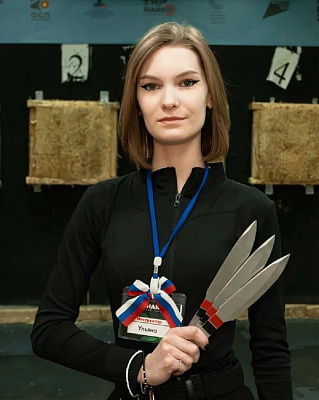 Метание ножей в Томске. Подарочные сертификаты Ultra Подарки. Закажите подарочный сертификат на метание ножей в Томске. Метание ножей в любое время года - наслаждение активным отдыхом с друзьями. Сервис UltraPodarki.ru 8 800 505 95 30. Метание ножей Томск, лук стрельба Томск, стрельба из арбалета Томск, стрельба