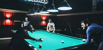 Игра в бильярд в клубе "Doberman" Игра в бильярд в клубе "Doberman"