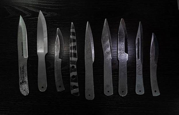 Метание ножей в Томске. Подарочные сертификаты Ultra Подарки. Закажите подарочный сертификат на метание ножей в Томске. Метание ножей в любое время года - наслаждение активным отдыхом с друзьями. Сервис UltraPodarki.ru 8 800 505 95 30. Метание ножей Томск, лук стрельба Томск, стрельба из арбалета Томск, стрельба