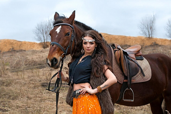 Конная прогулка для двоих в Томске. Подарочные сертификаты Ultra Подарки. Купить оригинальный подарок или подарочный сертификат на Конная прогулка для двоих в Томске. Сервис UltraPodarki.ru 8-800-505-9530. Катание на лошадях, Прогулка на лошади, Прогулка на лошадях для двоих, Конная прогулка для двоих, конный клуб, Конный клуб в Зональном, Конный клуб Казачество, конная прогулка, конная прогулка в Томске