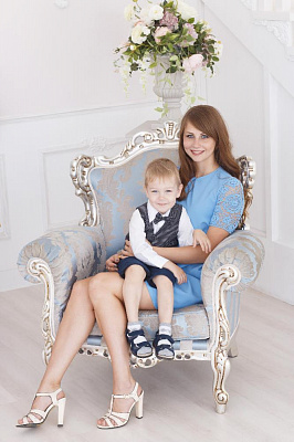 Семейная фотосессия в студии в Томске. Ultra Подарки. Профессиональная Семейная фотосессия в студии в Томске. Фотосессия для семьи укрепляет отношения и объединяет всех членов семьи. Сервис UltraPodarki.ru 8 (800) 505 95 30. Семейная фотосессия в Томске, семейная фотосессия, семейная фотосъёмка в Томске, семейная фотосъёмка, фотосессия для семьи Томск, фотосессия для семьи, Семейная фотосессия в студии в Томске, Семейная фотосессия в студии