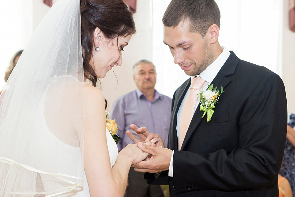 Фотосессия "Регистрация в ЗАГСе". Подарочные сертификаты Ultra Подарки Томск. Купить оригинальный подарок или подарочный сертификат на Фотосессия "Регистрация в ЗАГСе". Сервис UltraPodarki.ru Томск 8 800 505 95 30. 