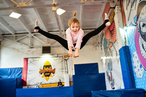  Батутный центр в Томске. Сервис Ultra Подарки. Купить подарочный сертификат в батутный центр, попробуйте прыжки на батуте в Томске. Сервис UltraPodarki.ru 8 (800) 555 95-30.. Батутный центр , батутный центр, батутный центр цены, батутный центр в Томске,  батутный парк, батут прыгать, прыжки +на батуте, батут Томск, батут спорт