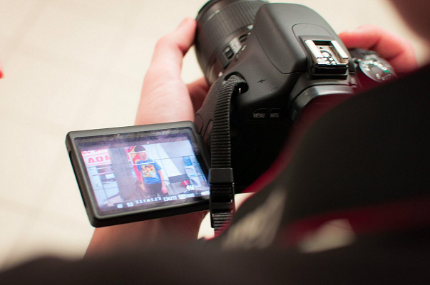 Занятия по созданию детских видеороликов. Подарочные сертификаты Ultra Подарки Томск. Купить оригинальный подарок или подарочный сертификат на Занятия по созданию детских видеороликов. Сервис UltraPodarki.ru Томск 8 800 505 95 30. 