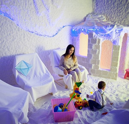 Семейный абонемент в соляную пещеру. Подарочные сертификаты Ultra Подарки Томск. Купить оригинальный подарок или подарочный сертификат на Семейный абонемент в соляную пещеру. Сервис UltraPodarki.ru Томск 8 800 505 95 30.