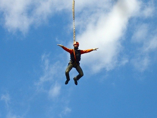 Роупджампинг - прыжки с верёвкой в Томске. Подарочные сертификаты Ultra Подарки. Роупджампинг в Томске - Экстремальный оригинальный подарок или подарочный сертификат на Роупджампинг - прыжки с верёвкой. Сервис UltraPodarki.ru 8-800-505-95-30. роупджампинг Томск, прыжок веревка Томск, роупджампинг, прыжок веревка, прыжок с веревкой, Подарок, подарочный сертификат, экстрим, экстремальный подарок