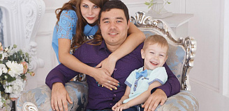 Семейная фотосессия в студии Семейная фотосессия в студии