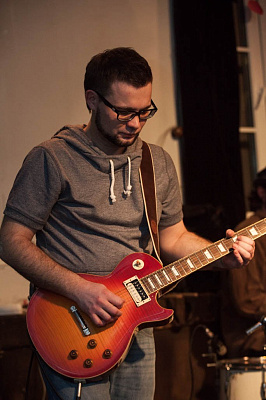 Обучение игре на гитаре для взрослых. Подарочные сертификаты Ultra Подарки Томск. Купить оригинальный подарок или подарочный сертификат на Обучение игре на гитаре для взрослых. Сервис UltraPodarki.ru Томск 8 800 505 95 30. 