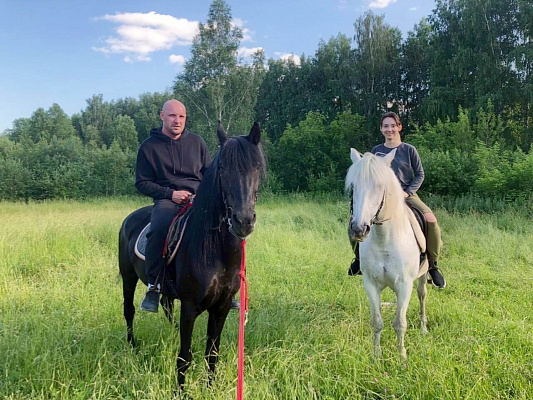 Конная прогулка для двоих в Томске. Подарочные сертификаты Ultra Подарки. Купить оригинальный подарок или подарочный сертификат на Конная прогулка для двоих в Томске. Сервис UltraPodarki.ru 8-800-505-9530. Катание на лошадях, Прогулка на лошади, Прогулка на лошадях для двоих, Конная прогулка для двоих, конный клуб, Конный клуб в Зональном, Конный клуб Казачество, конная прогулка, конная прогулка в Томске