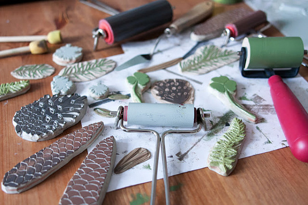 Занятия по линогравюре. Подарочные сертификаты Ultra Подарки Томск. Купить оригинальный подарок или подарочный сертификат на Занятия по линогравюре. Сервис UltraPodarki.ru Томск 8 800 505 95 30. 