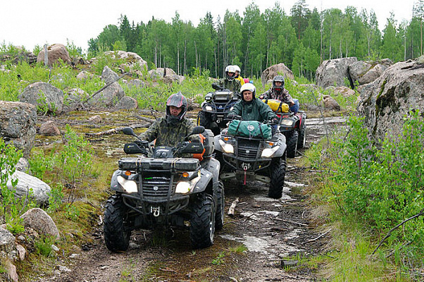 Прокат квадроциклов летом в Томске. Подарочные сертификаты Ultra Подарки. Закажите подарочный сертификат на прокат квадроциклов летом в Томске. Недорогой прокат квадроциклов в подарок для мужчин или парней на день рождения и юбилей. Езда на квадроциклах в летнее время - наслаждение активным отдыхом с друзьями. Сервис UltraPodarki.ru 8 800 505 95 30. Квадроцикл, катание на квадроциклах, прокат квадроциклов, езда на квадроцикле, прокат квадроциклов Томск, катание на квадроциклах летом, катание на квадроциклах осенью, катание на квадроциклах летом, катание на квадроциклах зимой, сертификат на катание на квадроциклах
