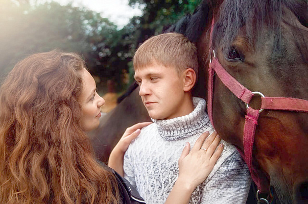 Конная прогулка для двоих в Томске. Подарочные сертификаты Ultra Подарки. Купить оригинальный подарок или подарочный сертификат на Конная прогулка для двоих в Томске. Сервис UltraPodarki.ru 8-800-505-9530. Катание на лошадях, Прогулка на лошади, Прогулка на лошадях для двоих, Конная прогулка для двоих, конный клуб, Конный клуб в Зональном, Конный клуб Казачество, конная прогулка, конная прогулка в Томске