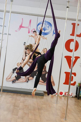 Танцы на пилоне "Pole Dance". Подарочные сертификаты Ultra Подарки Томск. Купить оригинальный подарок или подарочный сертификат на Танцы на пилоне "Pole Dance". Сервис UltraPodarki.ru Томск 8 800 505 95 30. 