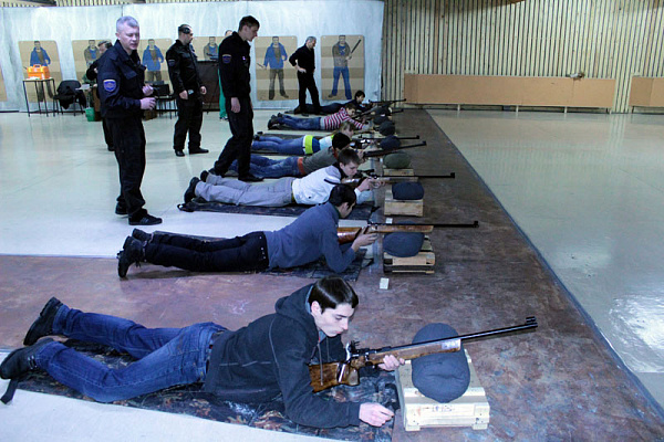 Стрельба из боевого оружия в группе. Подарочные сертификаты Ultra Подарки Томск. Купить оригинальный подарок или подарочный сертификат на Стрельба из боевого оружия в группе. Сервис UltraPodarki.ru Томск 8 800 505 95 30.