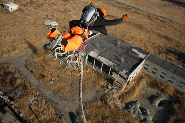 Роупджампинг - прыжки с верёвкой в Томске. Подарочные сертификаты Ultra Подарки. Роупджампинг в Томске - Экстремальный оригинальный подарок или подарочный сертификат на Роупджампинг - прыжки с верёвкой. Сервис UltraPodarki.ru 8-800-505-95-30. роупджампинг Томск, прыжок веревка Томск, роупджампинг, прыжок веревка, прыжок с веревкой, Подарок, подарочный сертификат, экстрим, экстремальный подарок