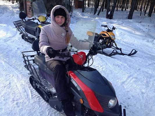 Катание на снегоходах в Томске в подарок. Сервис Ultra Подарки
. Подарочный сертификат на катание на снегоходах в Томске с друзьями. Закажите прокат снегоходов в подарок для мужчин и парней на день рождения по привлекательным ценам. Езда на снегоходах это ещё и активный зимний отдых. Сервис UltraPodarki.ru 8 800 505 95 30. катание на снегоходах, подарочный сертификат на катание на снегоходе, прокат снегоходов, прокат снегоходов Томск, катание на снегоходах Томск, езда на снегоходе