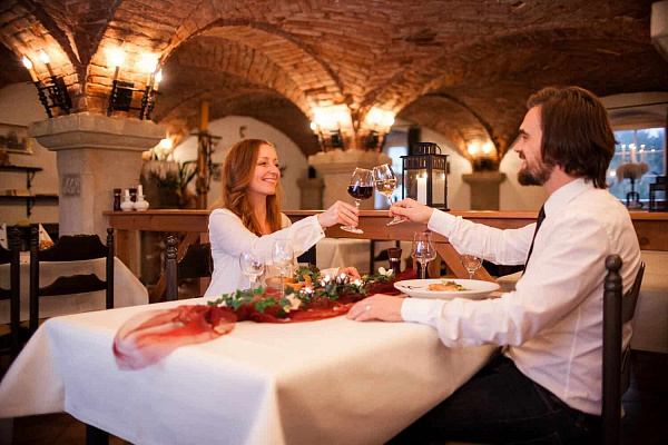 Романтическое свидание в ресторане в Томске. Ultra Подарки. Купить романтическое свидание в ресторане в Томске. Подарите самым близким незабываемые моменты и признайтесь в искренних чувствах. Сервис UltraPodarki.ru 8-800-505-95-30. Романтическое свидание в ресторане в Томске, свидание в Томске, свидание в ресторане, сертификат на свидание в ресторане, сертификат на свидание в Томске, купить свидание, купить свидание Томск, первое свидание, девушка свидание, хороший ресторан, романтический ресторан, романтический вечер, романтический ужин, романтические любимому, романтическая музыка