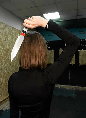 Метание ножей в Томске. Подарочные сертификаты Ultra Подарки. Закажите подарочный сертификат на метание ножей в Томске. Метание ножей в любое время года - наслаждение активным отдыхом с друзьями. Сервис UltraPodarki.ru 8 800 505 95 30. Метание ножей Томск, лук стрельба Томск, стрельба из арбалета Томск, стрельба