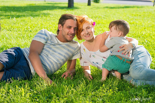 Семейная фотосессия в студии в Томске. Ultra Подарки. Профессиональная Семейная фотосессия в студии в Томске. Фотосессия для семьи укрепляет отношения и объединяет всех членов семьи. Сервис UltraPodarki.ru 8 (800) 505 95 30. Семейная фотосессия в Томске, семейная фотосессия, семейная фотосъёмка в Томске, семейная фотосъёмка, фотосессия для семьи Томск, фотосессия для семьи, Семейная фотосессия в студии в Томске, Семейная фотосессия в студии