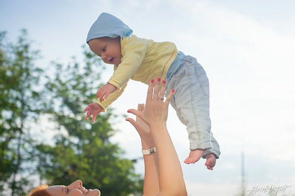 Семейная фотосессия в студии в Томске. Ultra Подарки. Профессиональная Семейная фотосессия в студии в Томске. Фотосессия для семьи укрепляет отношения и объединяет всех членов семьи. Сервис UltraPodarki.ru 8 (800) 505 95 30. Семейная фотосессия в Томске, семейная фотосессия, семейная фотосъёмка в Томске, семейная фотосъёмка, фотосессия для семьи Томск, фотосессия для семьи, Семейная фотосессия в студии в Томске, Семейная фотосессия в студии