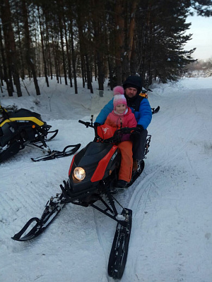 Катание на снегоходах в Томске в подарок. Сервис Ultra Подарки
. Подарочный сертификат на катание на снегоходах в Томске с друзьями. Закажите прокат снегоходов в подарок для мужчин и парней на день рождения по привлекательным ценам. Езда на снегоходах это ещё и активный зимний отдых. Сервис UltraPodarki.ru 8 800 505 95 30. катание на снегоходах, подарочный сертификат на катание на снегоходе, прокат снегоходов, прокат снегоходов Томск, катание на снегоходах Томск, езда на снегоходе