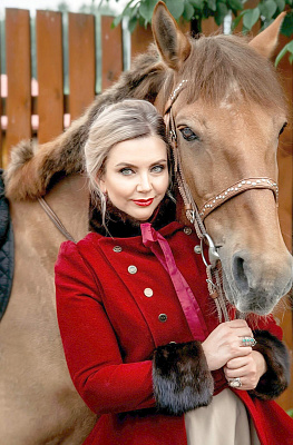 Конная прогулка для двоих в Томске. Подарочные сертификаты Ultra Подарки. Купить оригинальный подарок или подарочный сертификат на Конная прогулка для двоих в Томске. Сервис UltraPodarki.ru 8-800-505-9530. Катание на лошадях, Прогулка на лошади, Прогулка на лошадях для двоих, Конная прогулка для двоих, конный клуб, Конный клуб в Зональном, Конный клуб Казачество, конная прогулка, конная прогулка в Томске