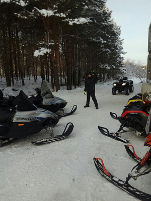 Катание на снегоходах в Томске в подарок ❄️. Сервис Ultra Подарки
. Подарочный сертификат на катание на снегоходах в Томске с друзьями ❄️. Закажите прокат снегоходов в подарок для мужчин и парней на день рождения по привлекательным ценам. Езда на снегоходах это ещё и активный зимний отдых. Сервис UltraPodarki.ru ☎️ 8 800 505 95 30	. катание на снегоходах, подарочный сертификат на катание на снегоходе, прокат снегоходов, прокат снегоходов Томск, катание на снегоходах Томск, езда на снегоходе