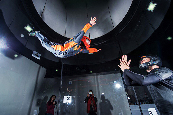 Полёт в аэротрубе  в Томске. Ultra Подарки. Полёт в аэротрубе  в Томске. Попробуйте полёт в аэротрубе . Сервис: UltraPodarki.ru 8 800 505 95 30. Полёт в аэротрубе , аэротруба Томск, полёт Томск