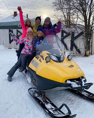 Катание на снегоходах в Томске в подарок ❄️. Сервис Ultra Подарки
. Подарочный сертификат на катание на снегоходах в Томске с друзьями ❄️. Закажите прокат снегоходов в подарок для мужчин и парней на день рождения по привлекательным ценам. Езда на снегоходах это ещё и активный зимний отдых. Сервис UltraPodarki.ru ☎️ 8 800 505 95 30	. катание на снегоходах, подарочный сертификат на катание на снегоходе, прокат снегоходов, прокат снегоходов Томск, катание на снегоходах Томск, езда на снегоходе