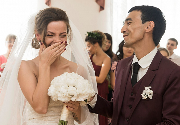 Фотосессия "Регистрация в ЗАГСе". Подарочные сертификаты Ultra Подарки Томск. Купить оригинальный подарок или подарочный сертификат на Фотосессия "Регистрация в ЗАГСе". Сервис UltraPodarki.ru Томск 8 800 505 95 30. 