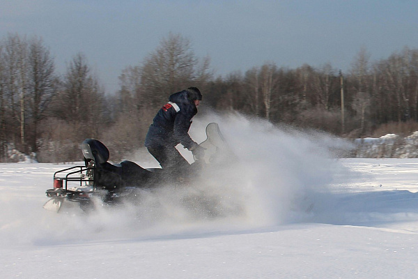Катание на снегоходах в Томске в подарок ❄️. Сервис Ultra Подарки
. Подарочный сертификат на катание на снегоходах в Томске с друзьями ❄️. Закажите прокат снегоходов в подарок для мужчин и парней на день рождения по привлекательным ценам. Езда на снегоходах это ещё и активный зимний отдых. Сервис UltraPodarki.ru ☎️ 8 800 505 95 30	. катание на снегоходах, подарочный сертификат на катание на снегоходе, прокат снегоходов, прокат снегоходов Томск, катание на снегоходах Томск, езда на снегоходе