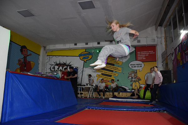  Батутный центр в Томске. Сервис Ultra Подарки. Купить подарочный сертификат в батутный центр, попробуйте прыжки на батуте в Томске. Сервис UltraPodarki.ru 8 (800) 555 95-30.. Батутный центр , батутный центр, батутный центр цены, батутный центр в Томске,  батутный парк, батут прыгать, прыжки +на батуте, батут Томск, батут спорт