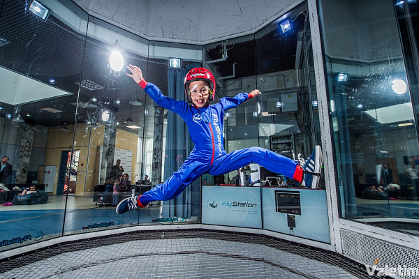 Полёт в аэротрубе  в Томске. Ultra Подарки. Полёт в аэротрубе  в Томске. Попробуйте полёт в аэротрубе . Сервис: UltraPodarki.ru 8 800 505 95 30. Полёт в аэротрубе , аэротруба Томск, полёт Томск