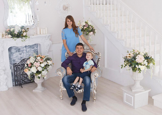 Семейная фотосессия в студии в Томске. Ultra Подарки. Профессиональная Семейная фотосессия в студии в Томске. Фотосессия для семьи укрепляет отношения и объединяет всех членов семьи. Сервис UltraPodarki.ru 8 (800) 505 95 30. Семейная фотосессия в Томске, семейная фотосессия, семейная фотосъёмка в Томске, семейная фотосъёмка, фотосессия для семьи Томск, фотосессия для семьи, Семейная фотосессия в студии в Томске, Семейная фотосессия в студии