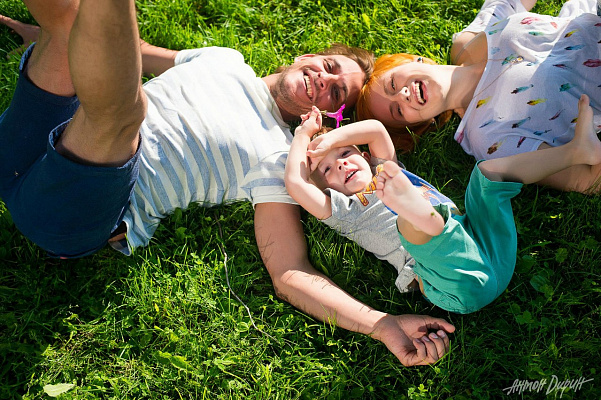 Семейная фотосессия в студии в Томске. Ultra Подарки. Профессиональная Семейная фотосессия в студии в Томске. Фотосессия для семьи укрепляет отношения и объединяет всех членов семьи. Сервис UltraPodarki.ru 8 (800) 505 95 30. Семейная фотосессия в Томске, семейная фотосессия, семейная фотосъёмка в Томске, семейная фотосъёмка, фотосессия для семьи Томск, фотосессия для семьи, Семейная фотосессия в студии в Томске, Семейная фотосессия в студии