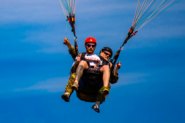 Полёт с инструктором на параплане в Томске. Ultra Подарки. Полёт с инструктором на параплане в Томске. Попробуйте полёт на двухместном параплане над Томском. Сервис: UltraPodarki.ru 8 800 505 95 30. Полёт на параплане, полёт на параплане Томск, полёт с инструктором на параплане Томск, полёт с инструктором на параплане, параплан Томск, параплан, парапланеризм Томск