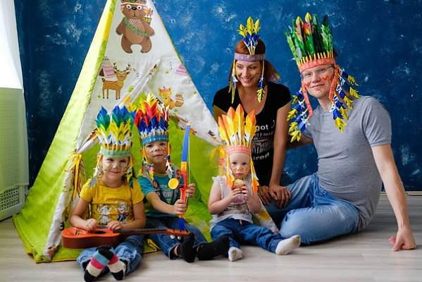 Семейная фотосессия в студии в Томске. Ultra Подарки. Профессиональная Семейная фотосессия в студии в Томске. Фотосессия для семьи укрепляет отношения и объединяет всех членов семьи. Сервис UltraPodarki.ru 8 (800) 505 95 30. Семейная фотосессия в Томске, семейная фотосессия, семейная фотосъёмка в Томске, семейная фотосъёмка, фотосессия для семьи Томск, фотосессия для семьи, Семейная фотосессия в студии в Томске, Семейная фотосессия в студии