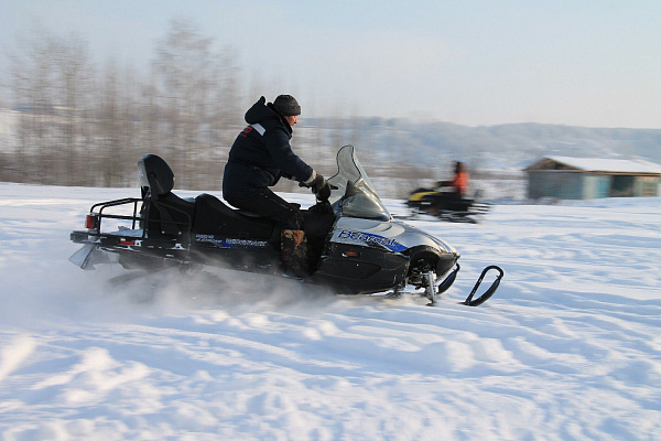 Катание на снегоходах в Томске в подарок ❄️. Сервис Ultra Подарки
. Подарочный сертификат на катание на снегоходах в Томске с друзьями ❄️. Закажите прокат снегоходов в подарок для мужчин и парней на день рождения по привлекательным ценам. Езда на снегоходах это ещё и активный зимний отдых. Сервис UltraPodarki.ru ☎️ 8 800 505 95 30	. катание на снегоходах, подарочный сертификат на катание на снегоходе, прокат снегоходов, прокат снегоходов Томск, катание на снегоходах Томск, езда на снегоходе