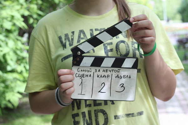 Занятия по созданию детских видеороликов. Подарочные сертификаты Ultra Подарки Томск. Купить оригинальный подарок или подарочный сертификат на Занятия по созданию детских видеороликов. Сервис UltraPodarki.ru Томск 8 800 505 95 30. 